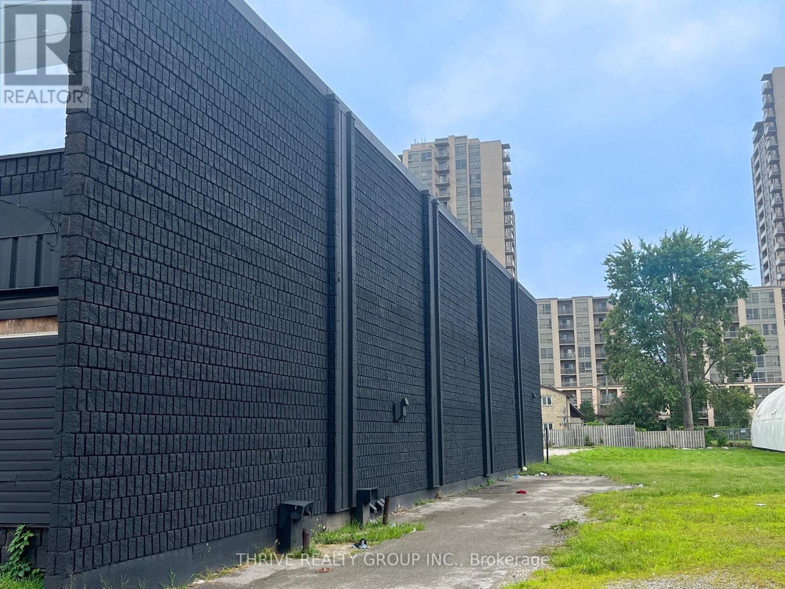 724 York Street, London East, Ontario  N5W 2S8 - Photo 3 - X12481541