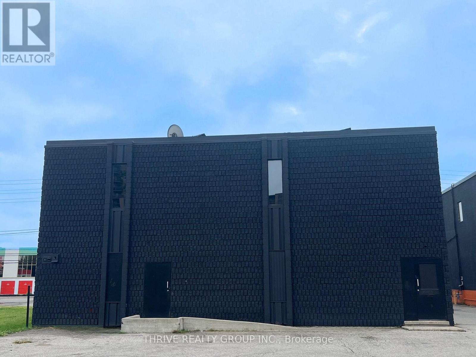 724 York Street, London East, Ontario  N5W 2S8 - Photo 5 - X12481541