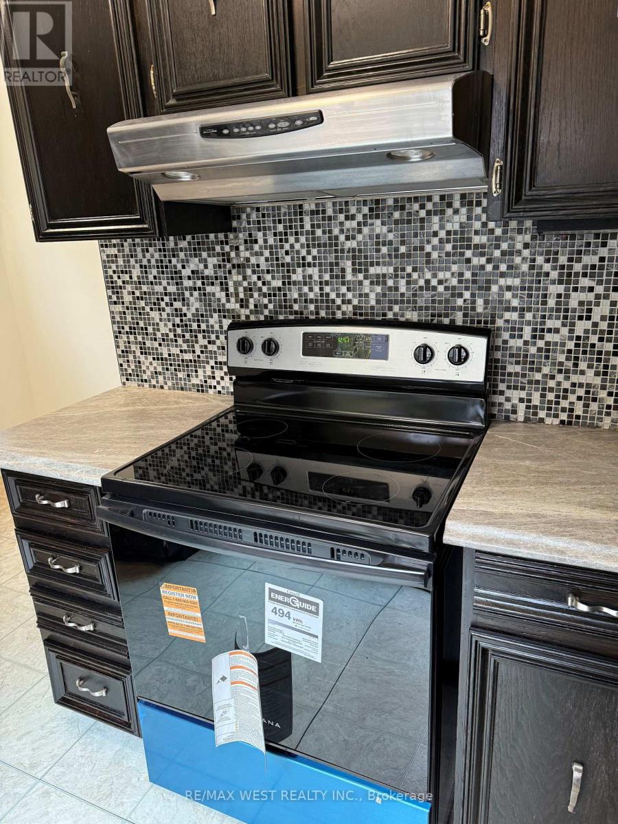 21 Woodward Avenue, Markham, Ontario  L3T 1E3 - Photo 15 - N12479982