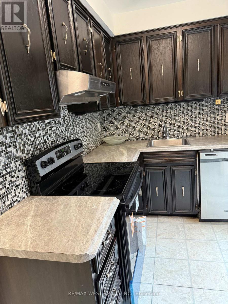 21 Woodward Avenue, Markham, Ontario  L3T 1E3 - Photo 14 - N12479982