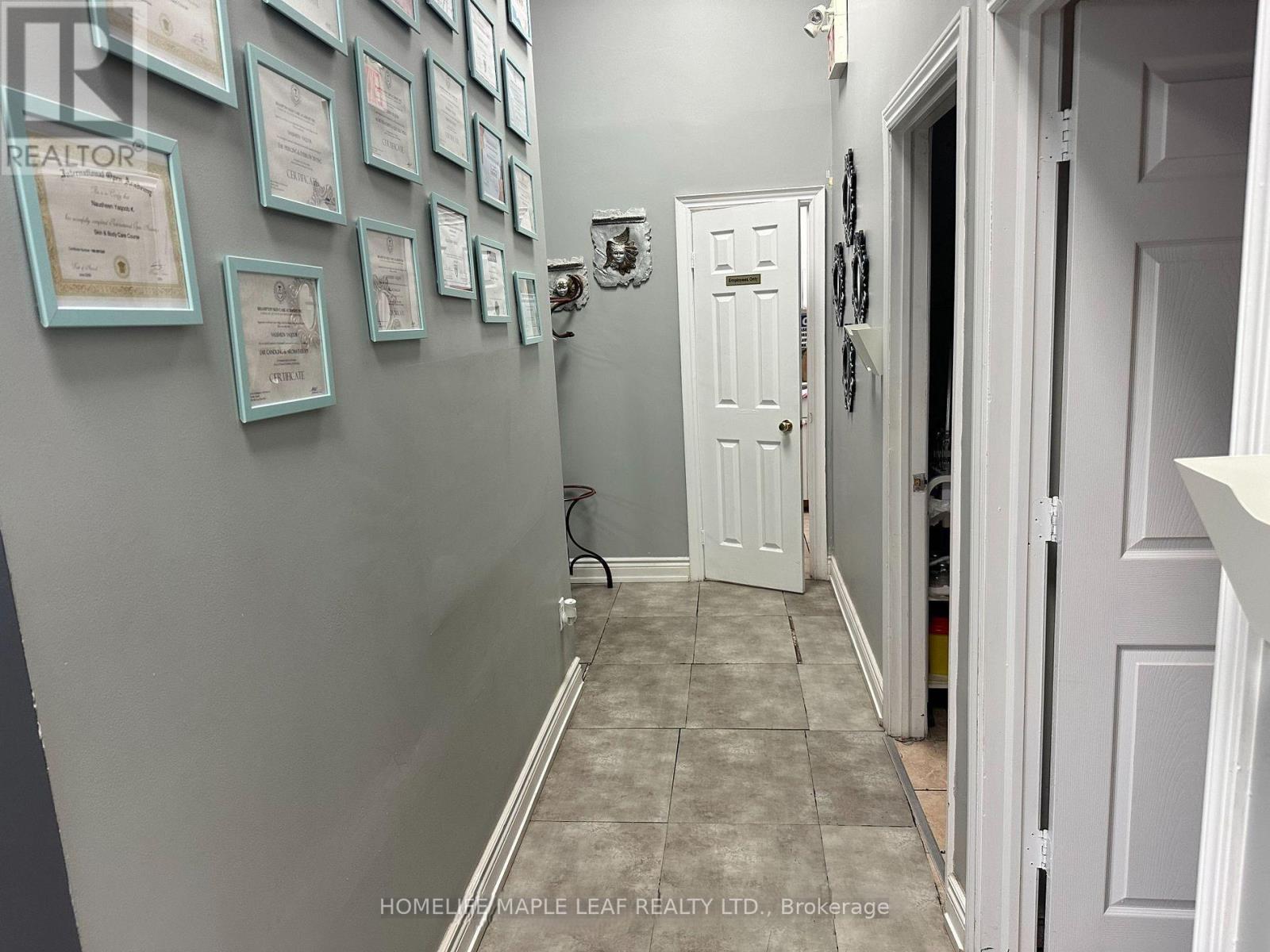 8 - 60 Dundas Street E, Mississauga, Ontario  L5A 1W4 - Photo 27 - W12481423
