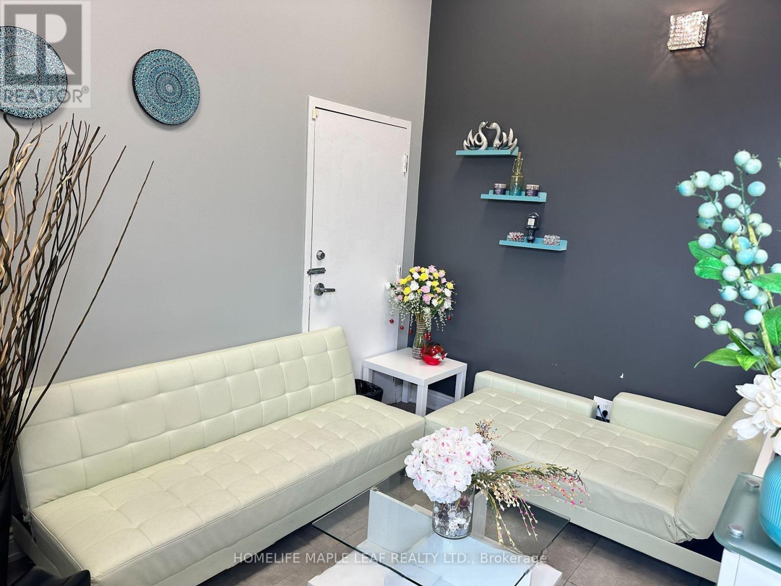 8 - 60 Dundas Street E, Mississauga, Ontario  L5A 1W4 - Photo 4 - W12481423