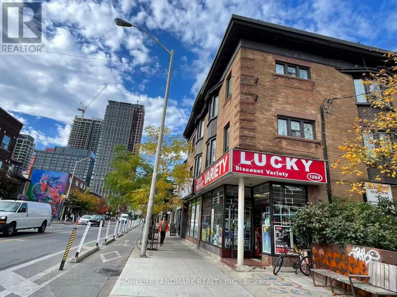 1064 BLOOR STREET W, Toronto, Ontario