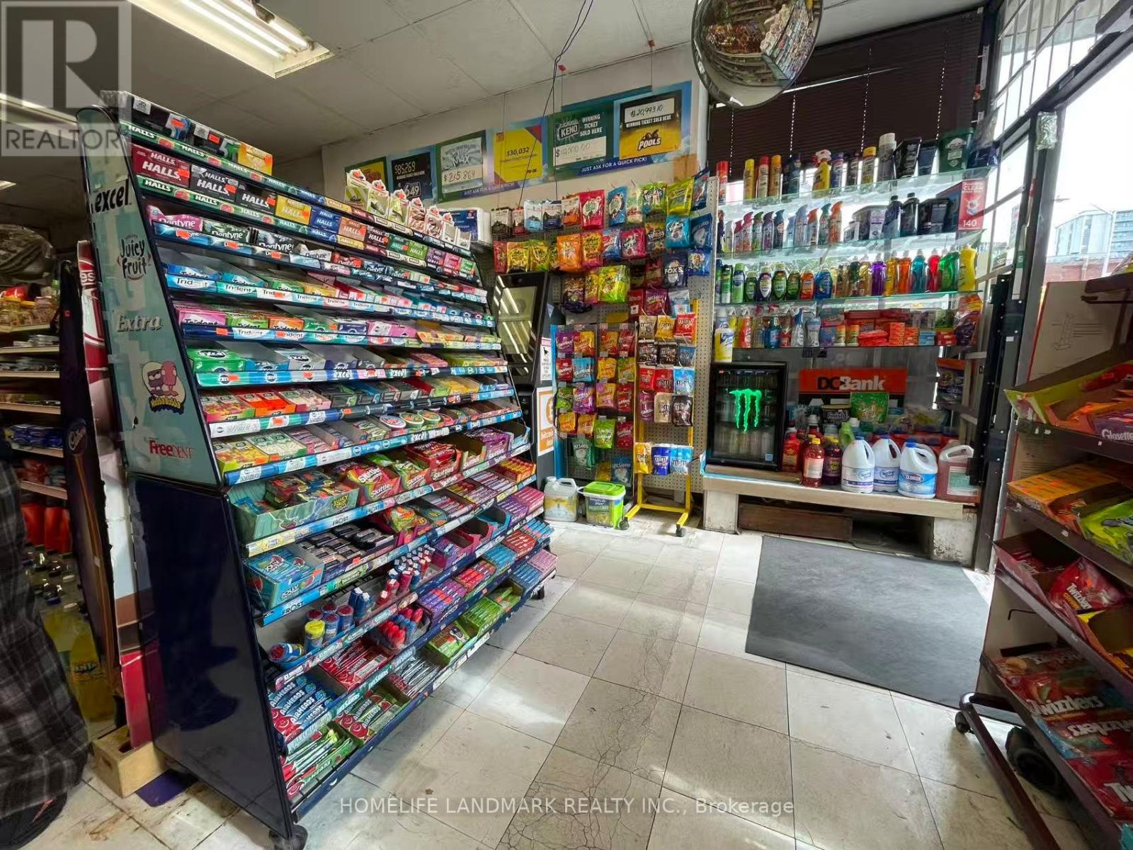1064 Bloor Street W, Toronto, Ontario  M6H 1M6 - Photo 25 - W12481425