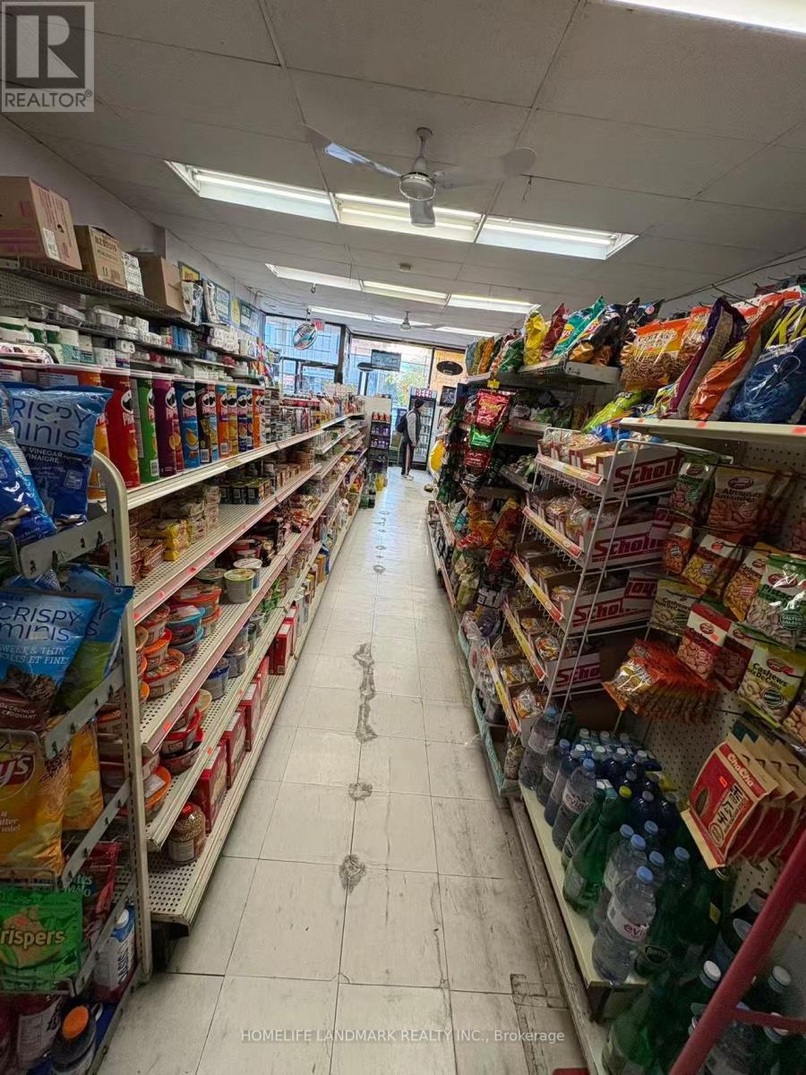 1064 Bloor Street W, Toronto, Ontario  M6H 1M6 - Photo 35 - W12481425