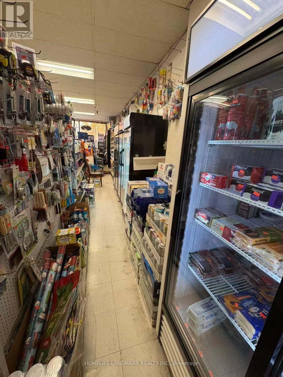 1064 Bloor Street W, Toronto, Ontario  M6H 1M6 - Photo 37 - W12481425
