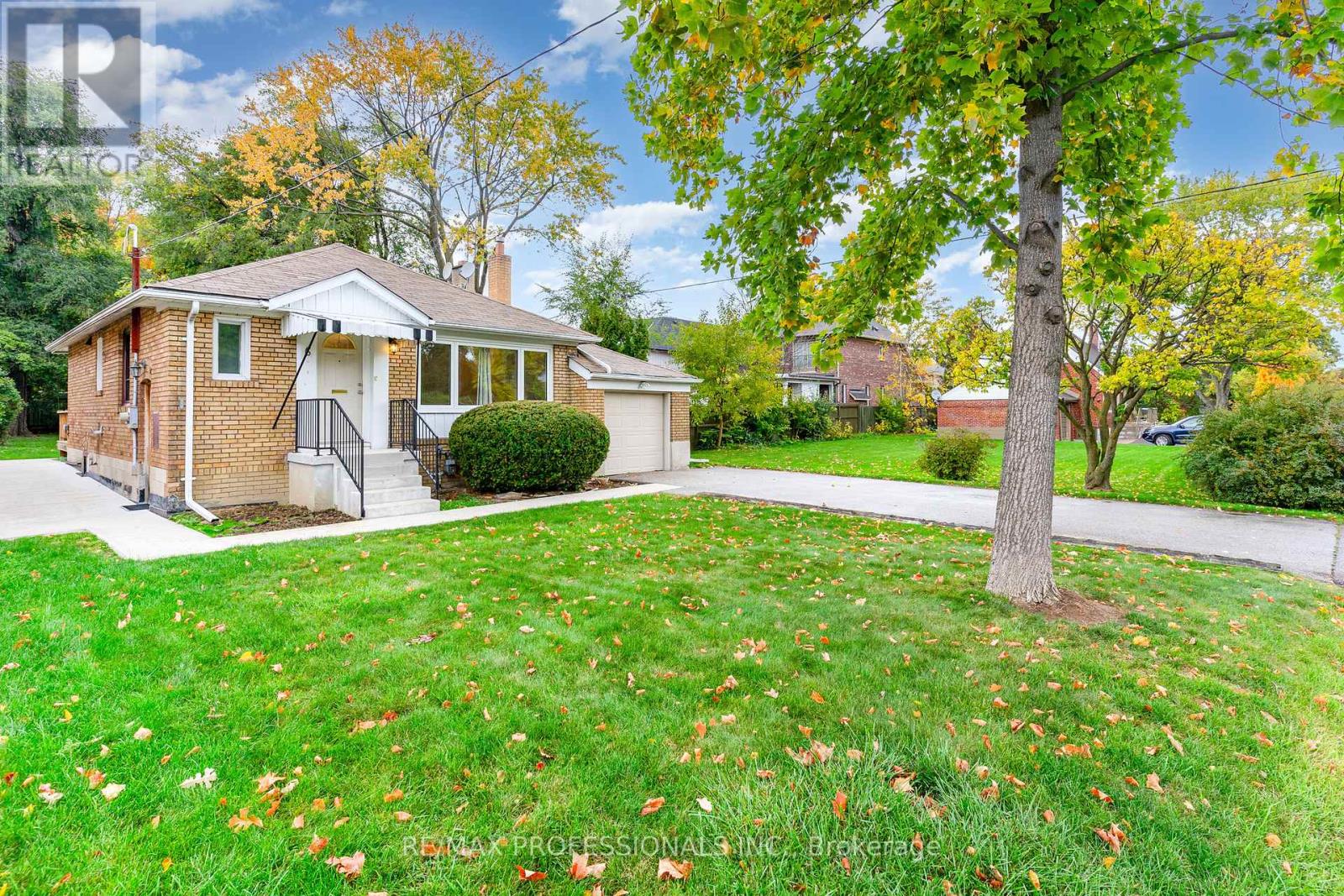 6 SARALOU COURT, Toronto, Ontario