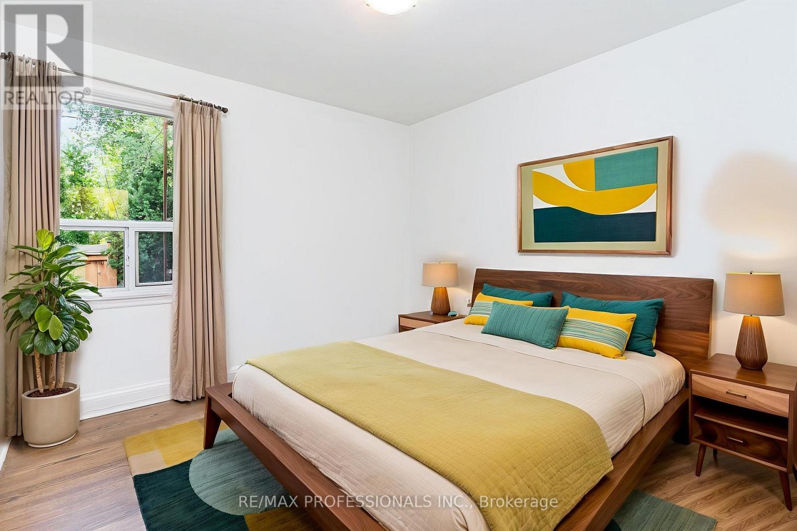 6 Saralou Court, Toronto, Ontario  M9B 2G2 - Photo 10 - W12481451