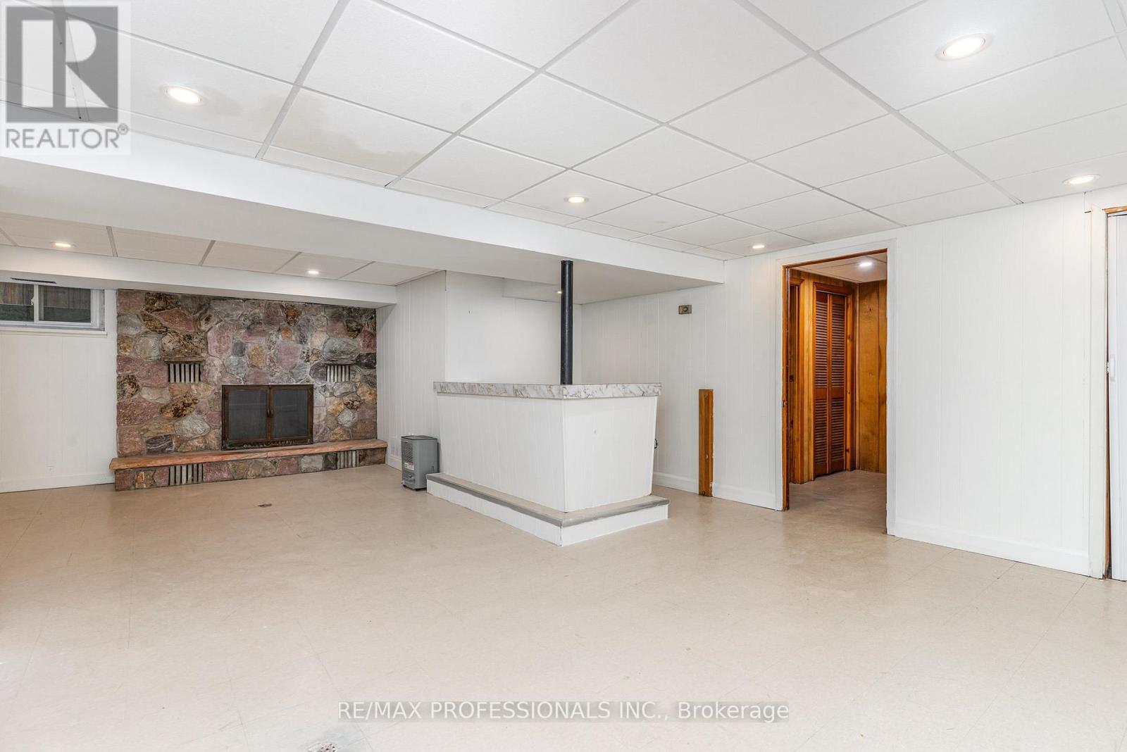 6 Saralou Court, Toronto, Ontario  M9B 2G2 - Photo 18 - W12481451