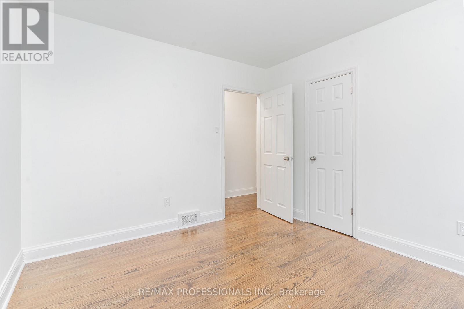 6 Saralou Court, Toronto, Ontario  M9B 2G2 - Photo 19 - W12481451