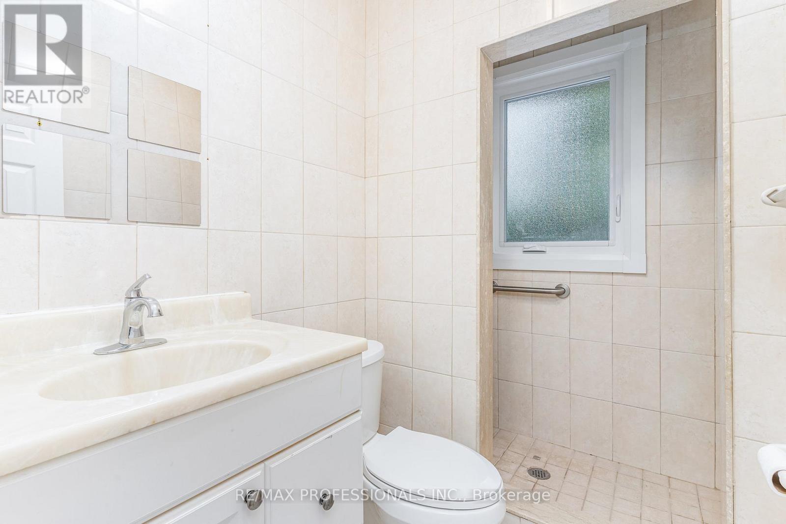 6 Saralou Court, Toronto, Ontario  M9B 2G2 - Photo 20 - W12481451