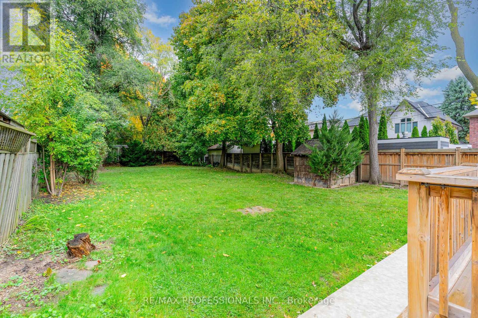 6 Saralou Court, Toronto, Ontario  M9B 2G2 - Photo 22 - W12481451
