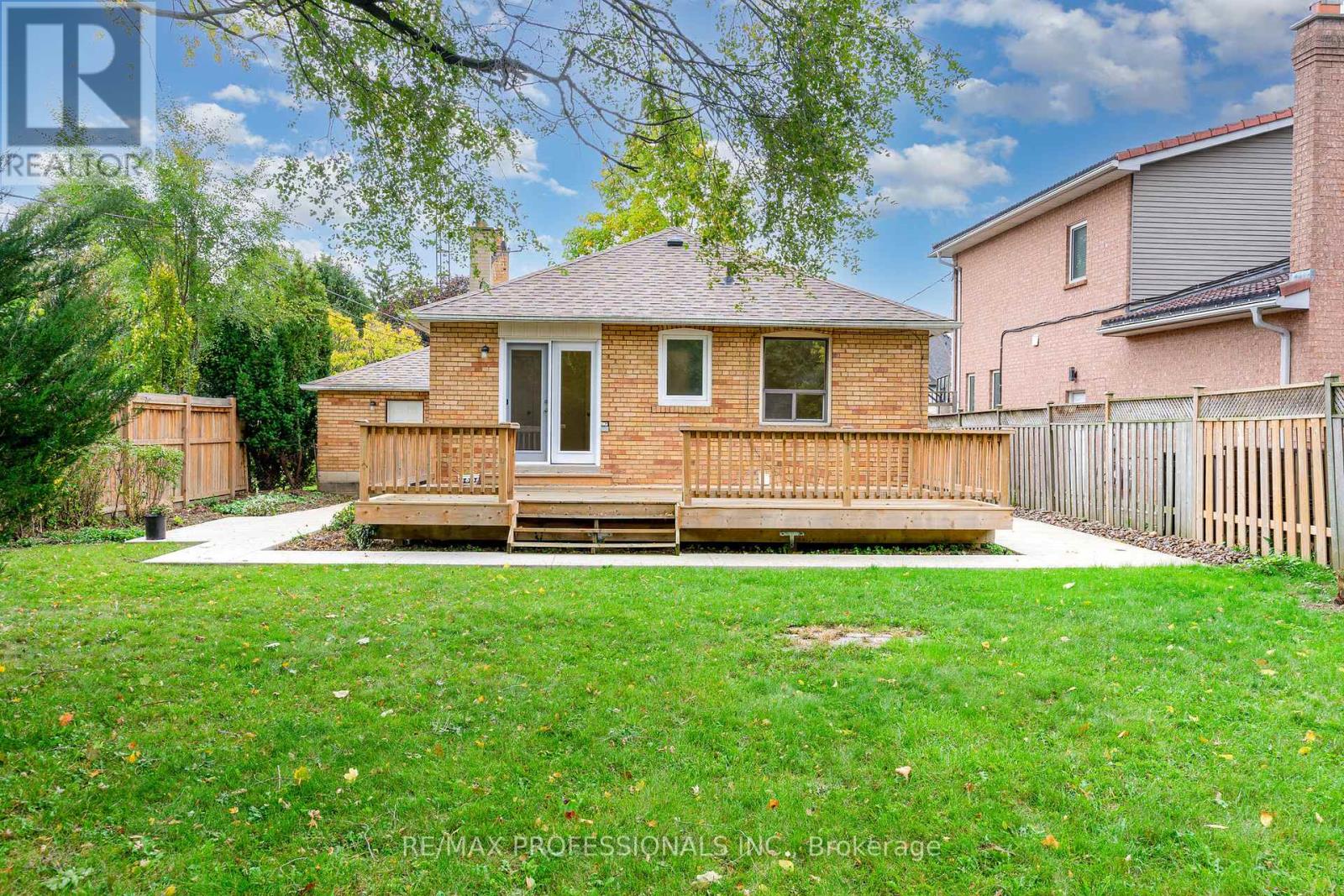 6 Saralou Court, Toronto, Ontario  M9B 2G2 - Photo 23 - W12481451