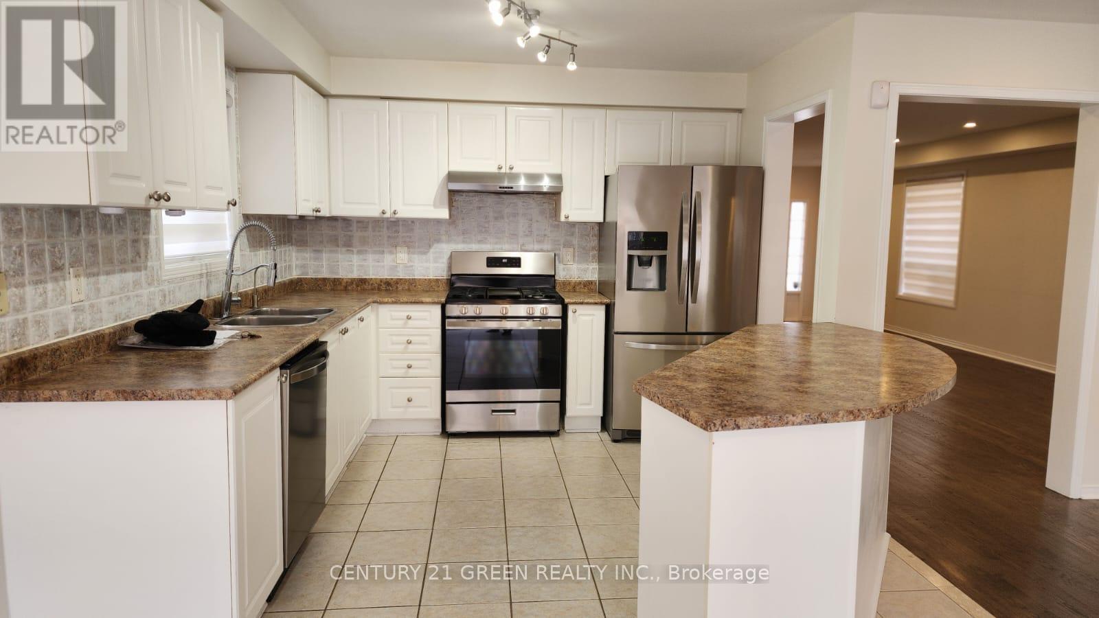 125 Fairhill Avenue, Brampton, Ontario  L7A 2Y8 - Photo 11 - W12481470