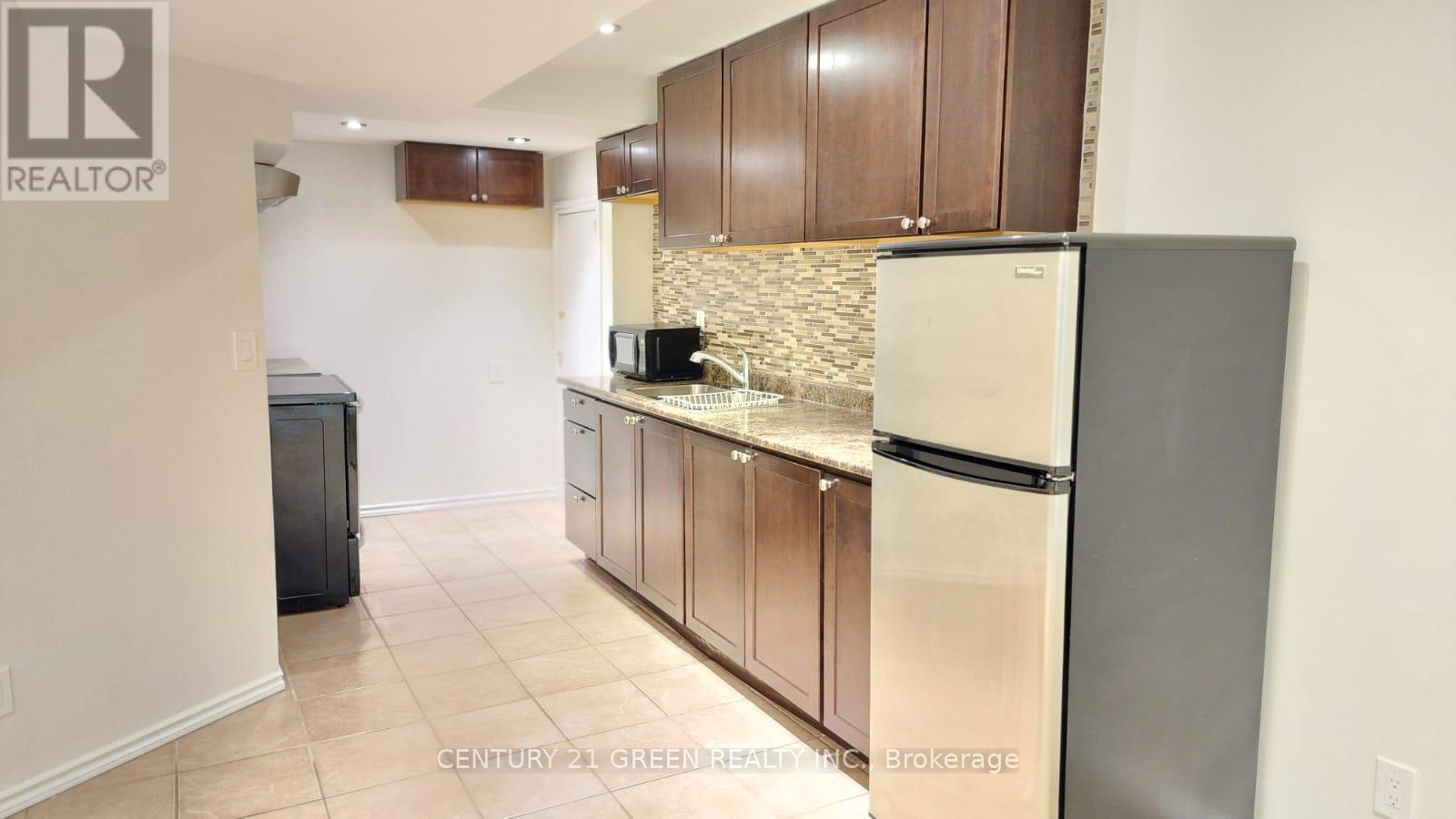 125 Fairhill Avenue, Brampton, Ontario  L7A 2Y8 - Photo 17 - W12481470
