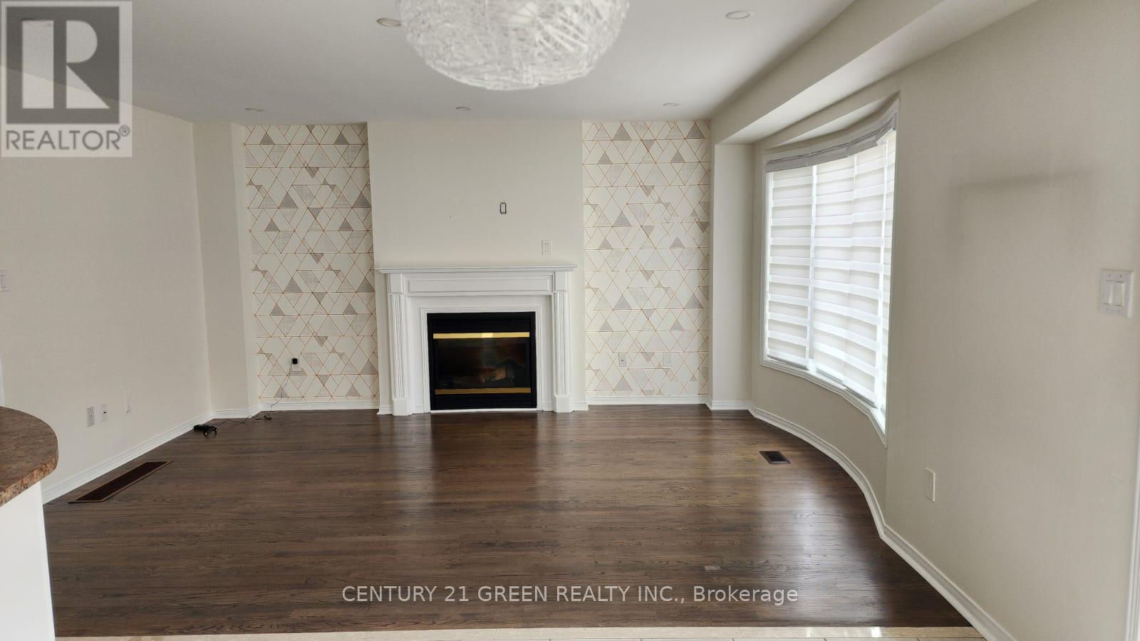 125 Fairhill Avenue, Brampton, Ontario  L7A 2Y8 - Photo 3 - W12481470