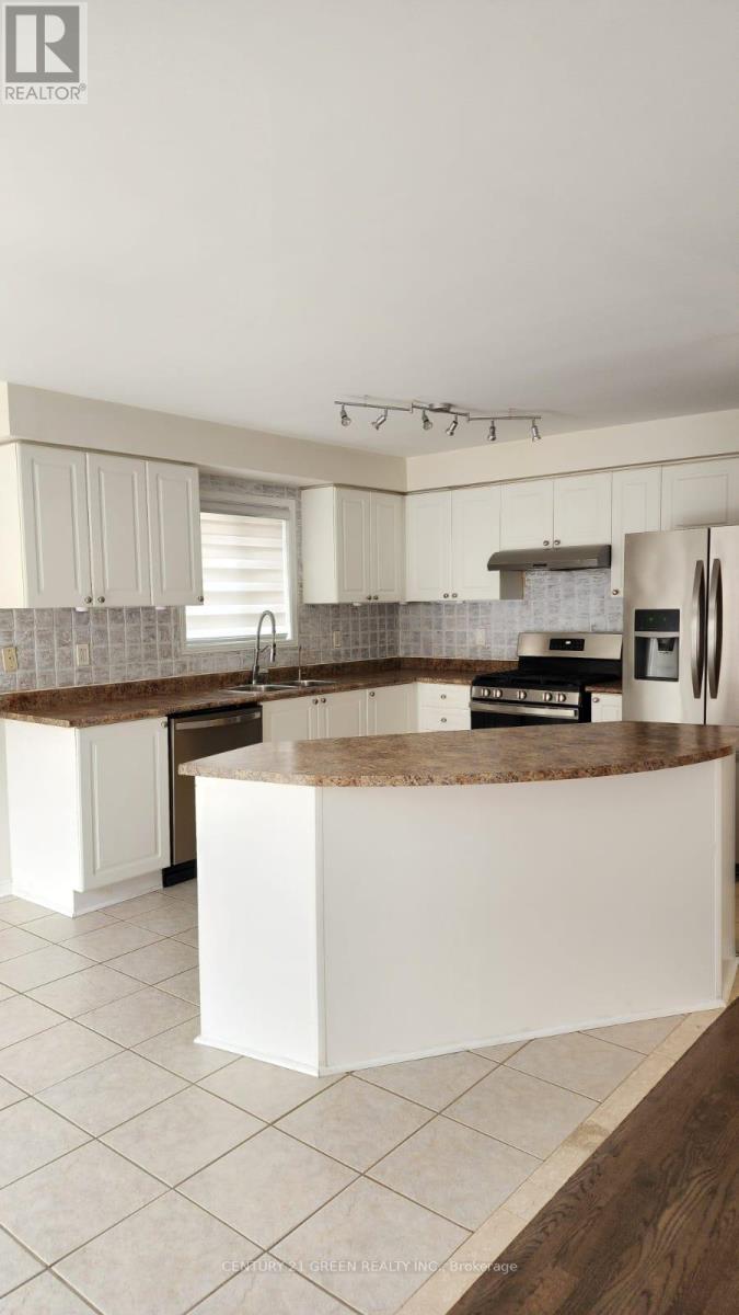 125 Fairhill Avenue, Brampton, Ontario  L7A 2Y8 - Photo 9 - W12481470