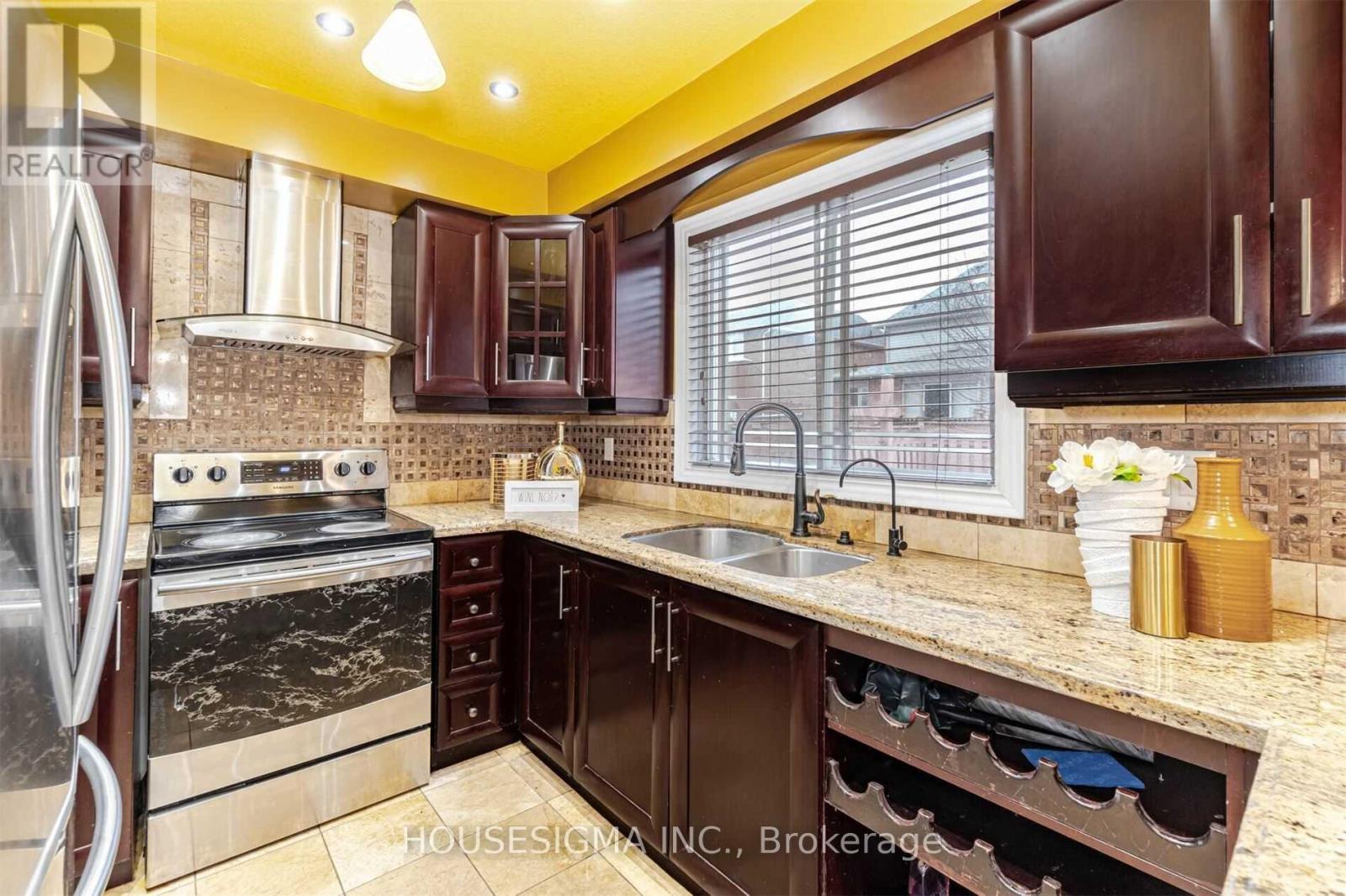 Upper - 10 Palmolive Street, Brampton, Ontario  L6R 1P4 - Photo 9 - W12481476
