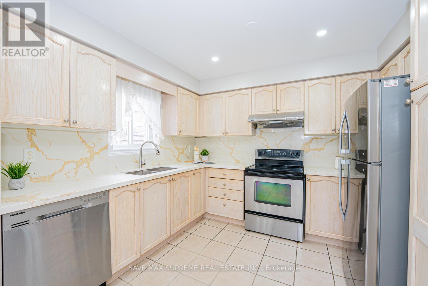 74 Ridgemore Crescent, Brampton, Ontario  L7A 2L5 - Photo 19 - W12481477
