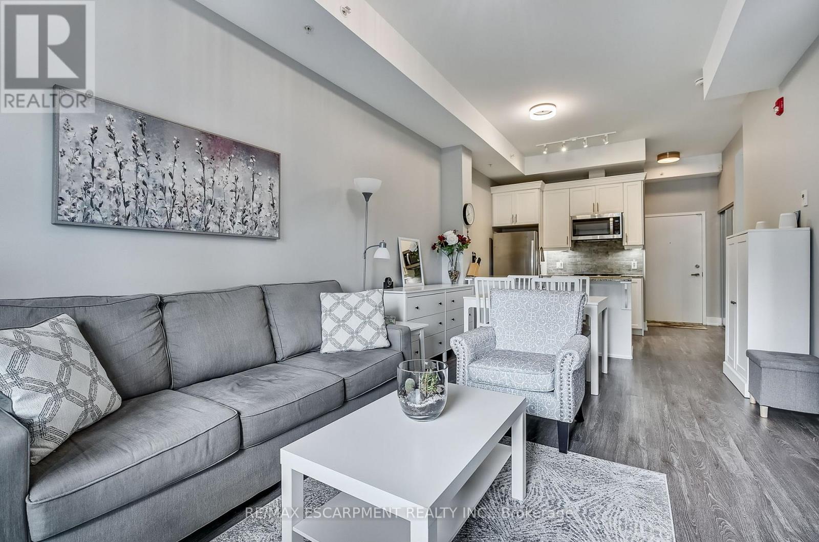 103 - 4040 Upper Middle Road, Burlington, Ontario  L7M 0H2 - Photo 2 - W12481479