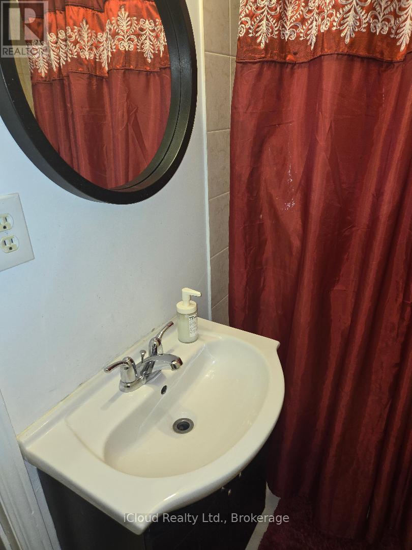 Basement - 1659 Summergrove Crescent, Mississauga, Ontario  L5M 3Z6 - Photo 11 - W12481482