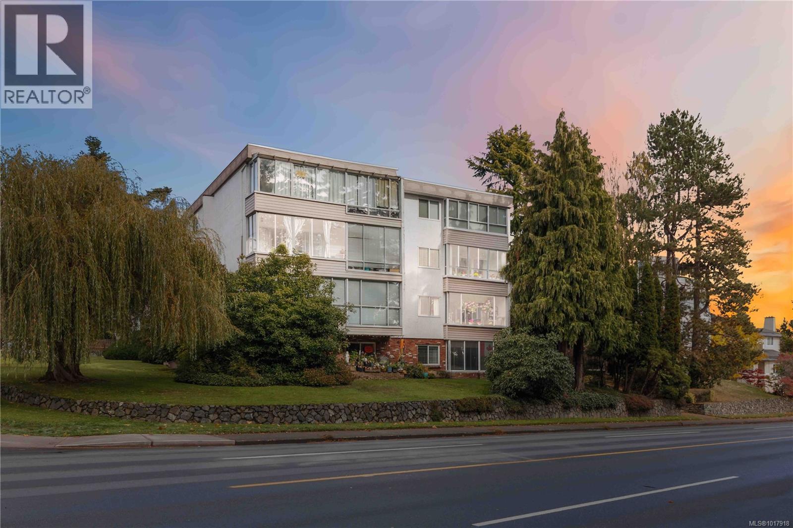 401 190 Gorge Rd W, Saanich, British Columbia