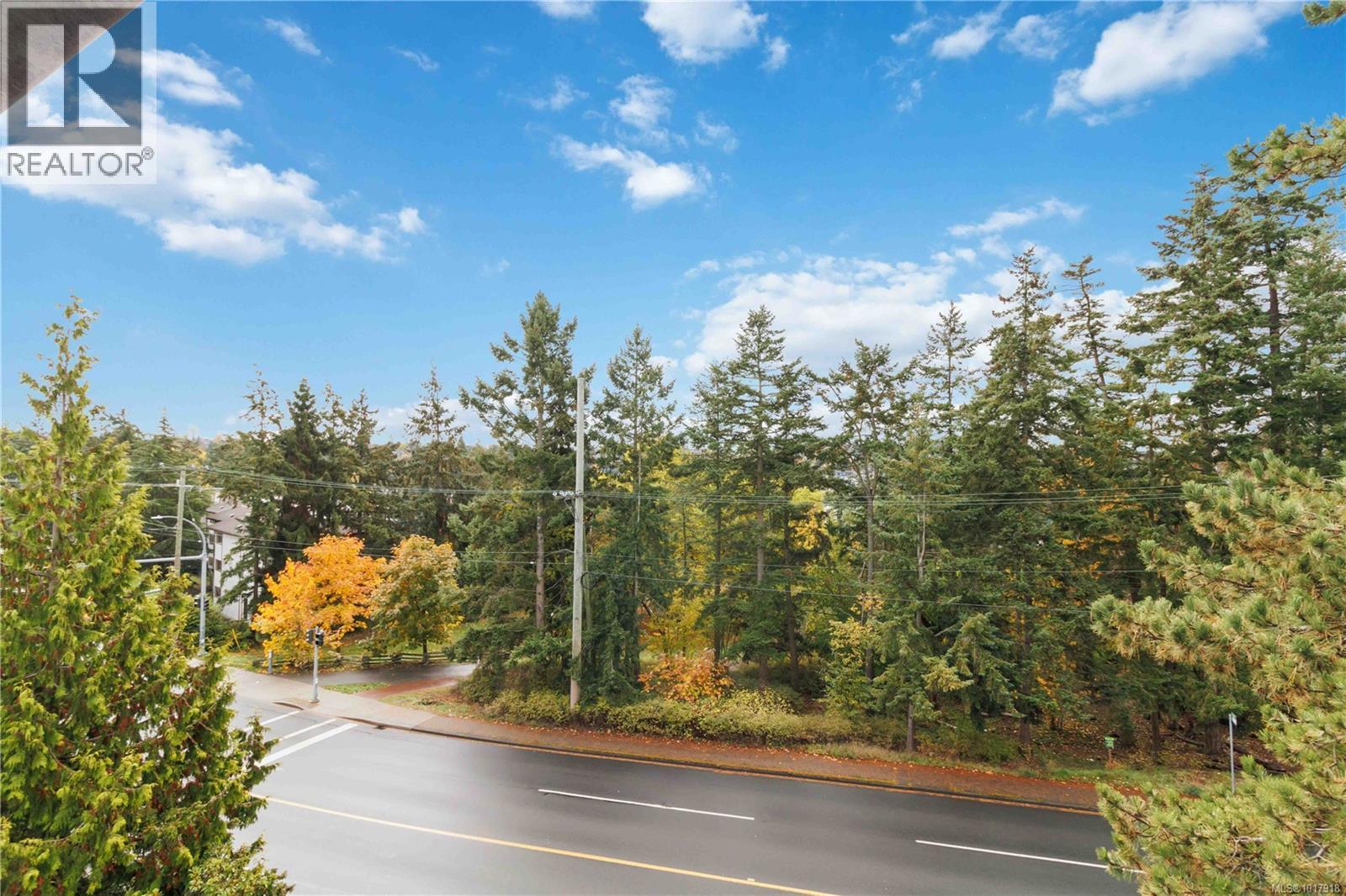 401 190 Gorge Rd W, Saanich, British Columbia  V9A 1M4 - Photo 2 - 1017918