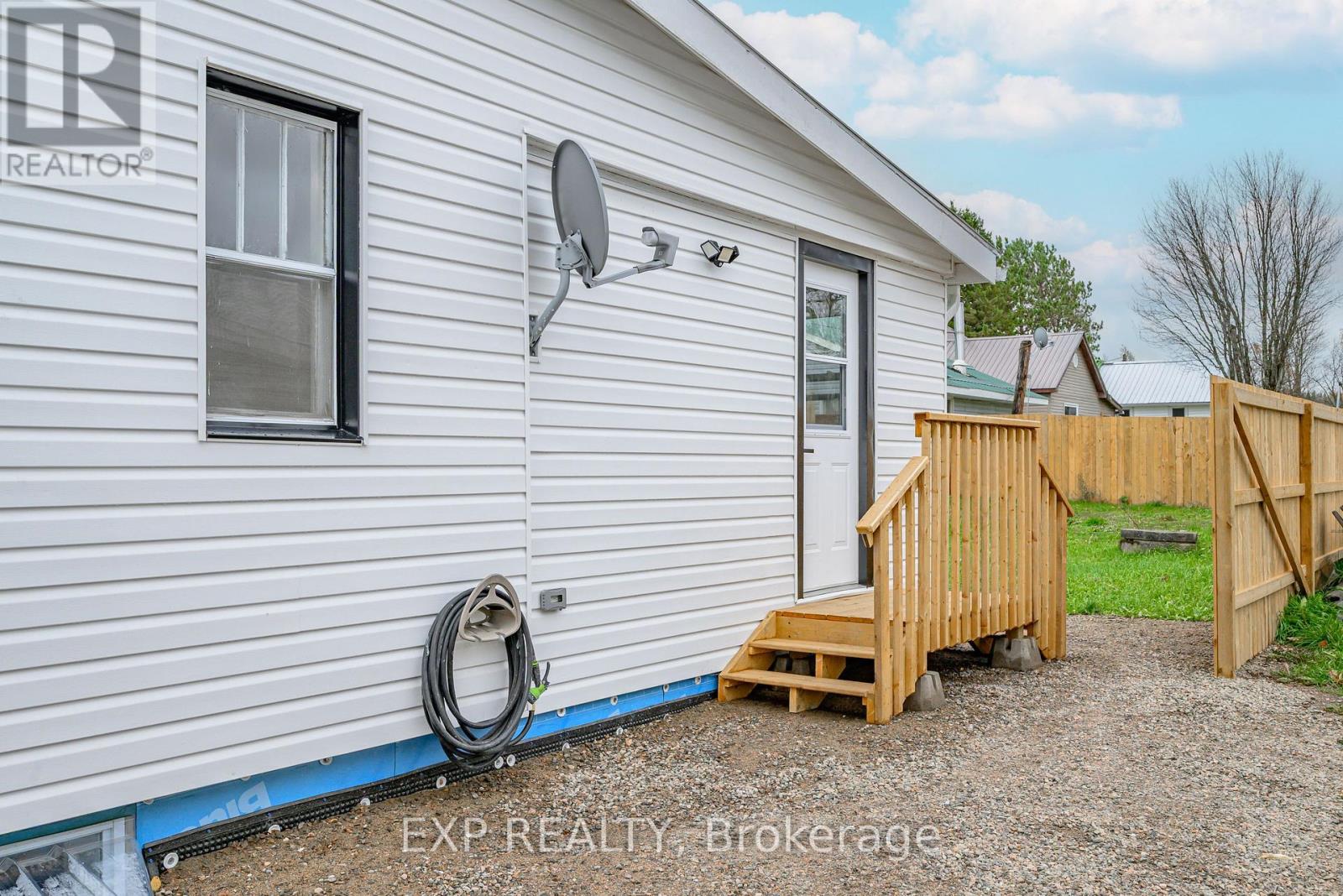 46 Young Street, Hastings Highlands, Ontario  K0L 2S0 - Photo 42 - X12481420