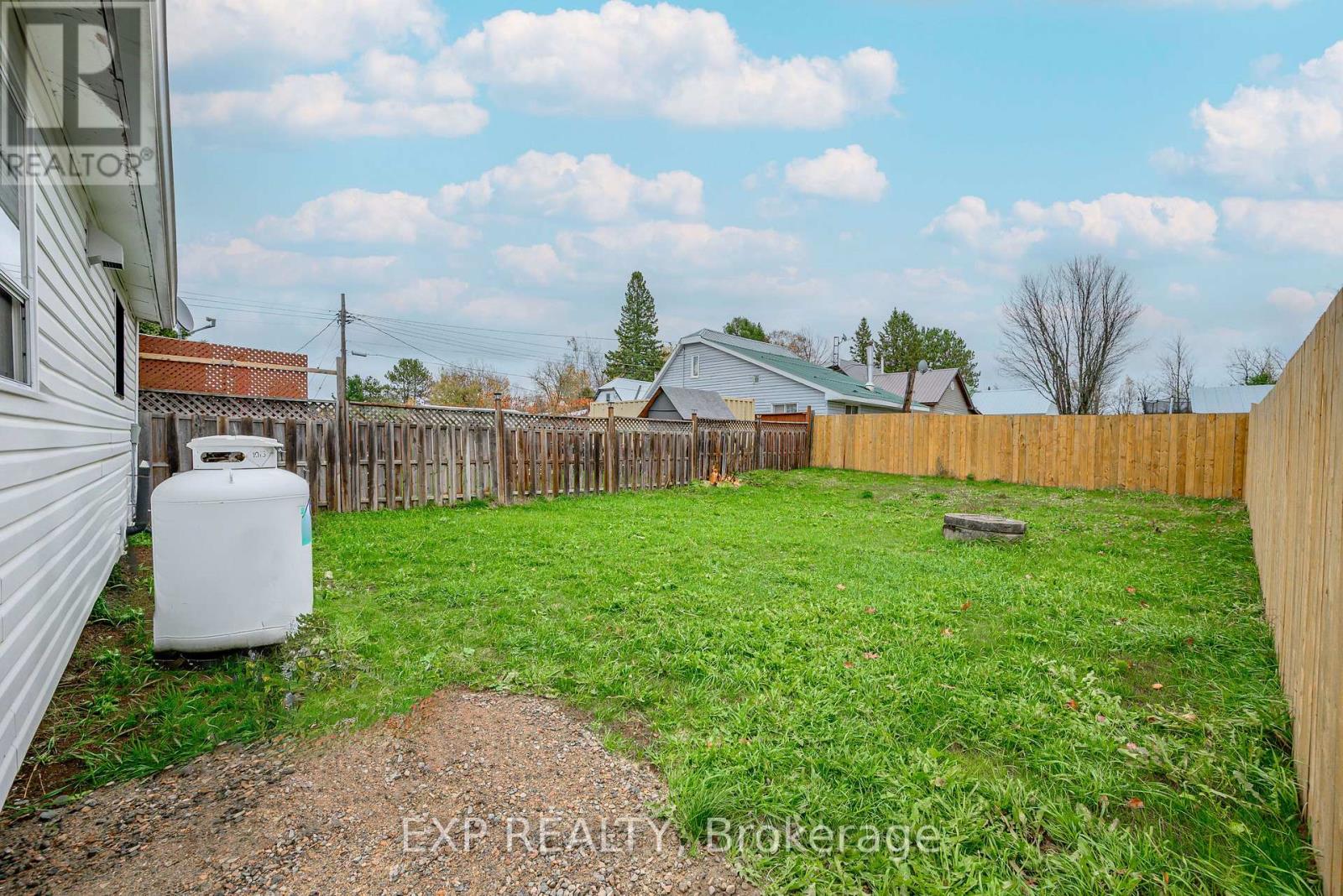 46 Young Street, Hastings Highlands, Ontario  K0L 2S0 - Photo 43 - X12481420