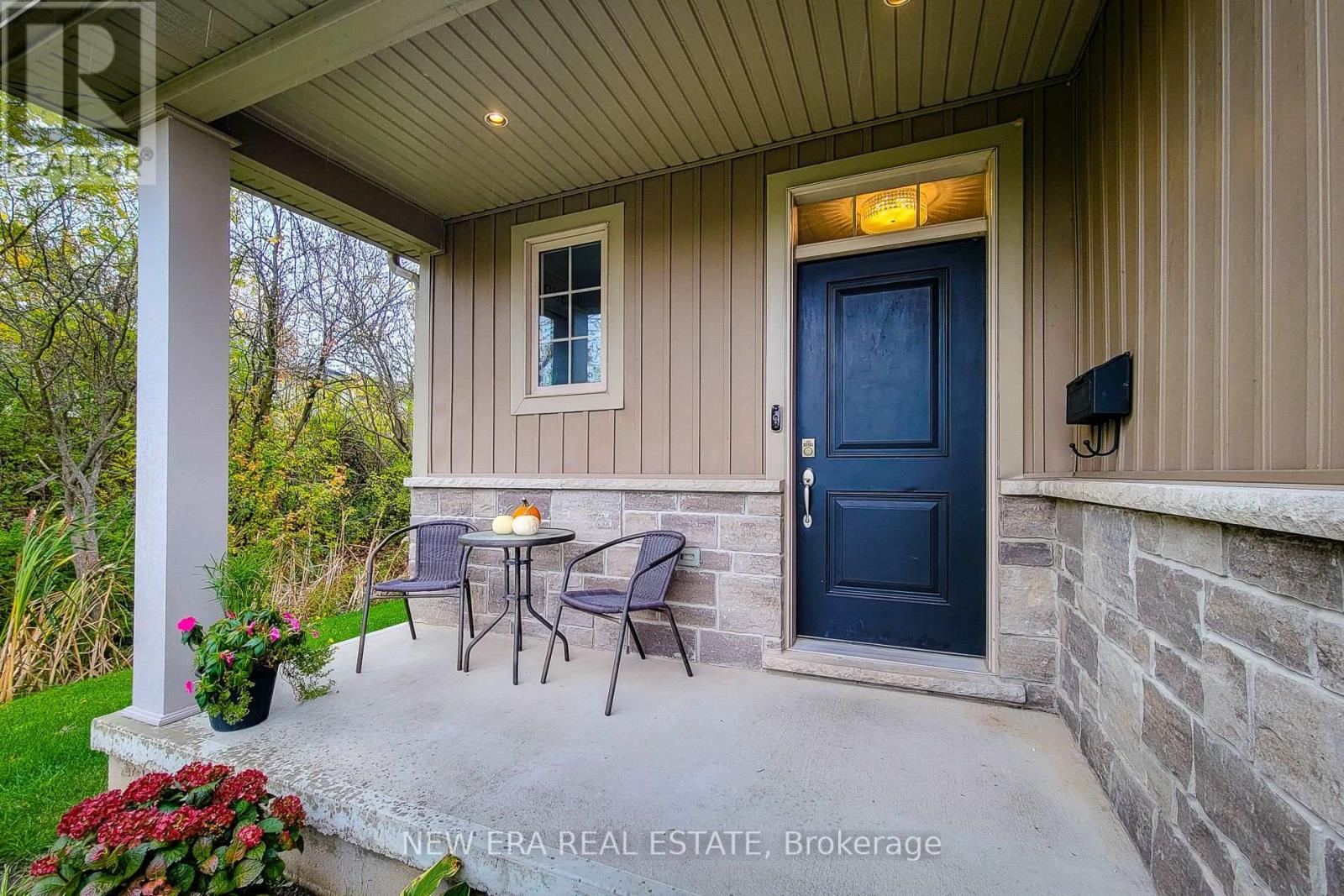 4274 Sixth Avenue, Niagara Falls, Ontario  L2E 4S8 - Photo 3 - X12481435