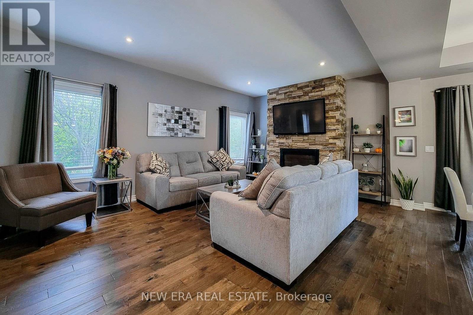 4274 Sixth Avenue, Niagara Falls, Ontario  L2E 4S8 - Photo 6 - X12481435