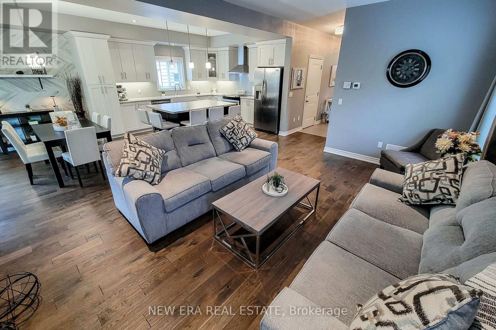 4274 Sixth Avenue, Niagara Falls, Ontario  L2E 4S8 - Photo 8 - X12481435