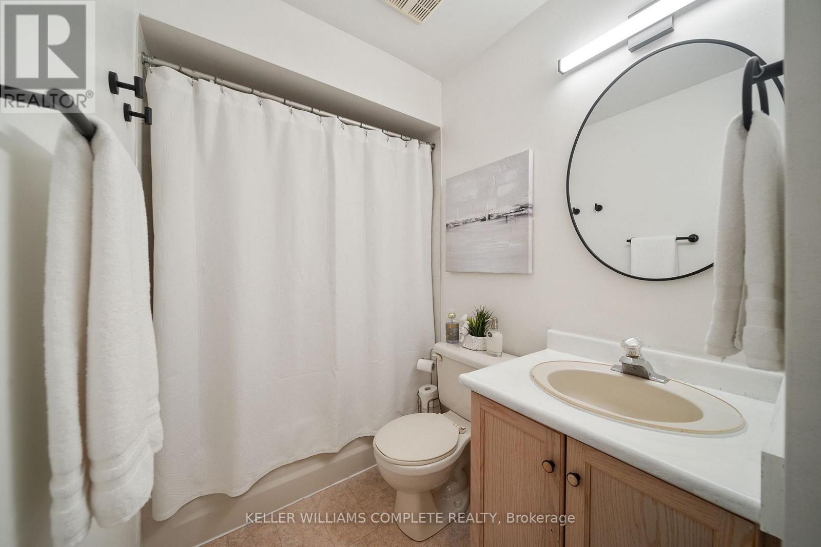 10 - 320 Hamilton Drive, Hamilton, Ontario  L9G 4W6 - Photo 21 - X12481443