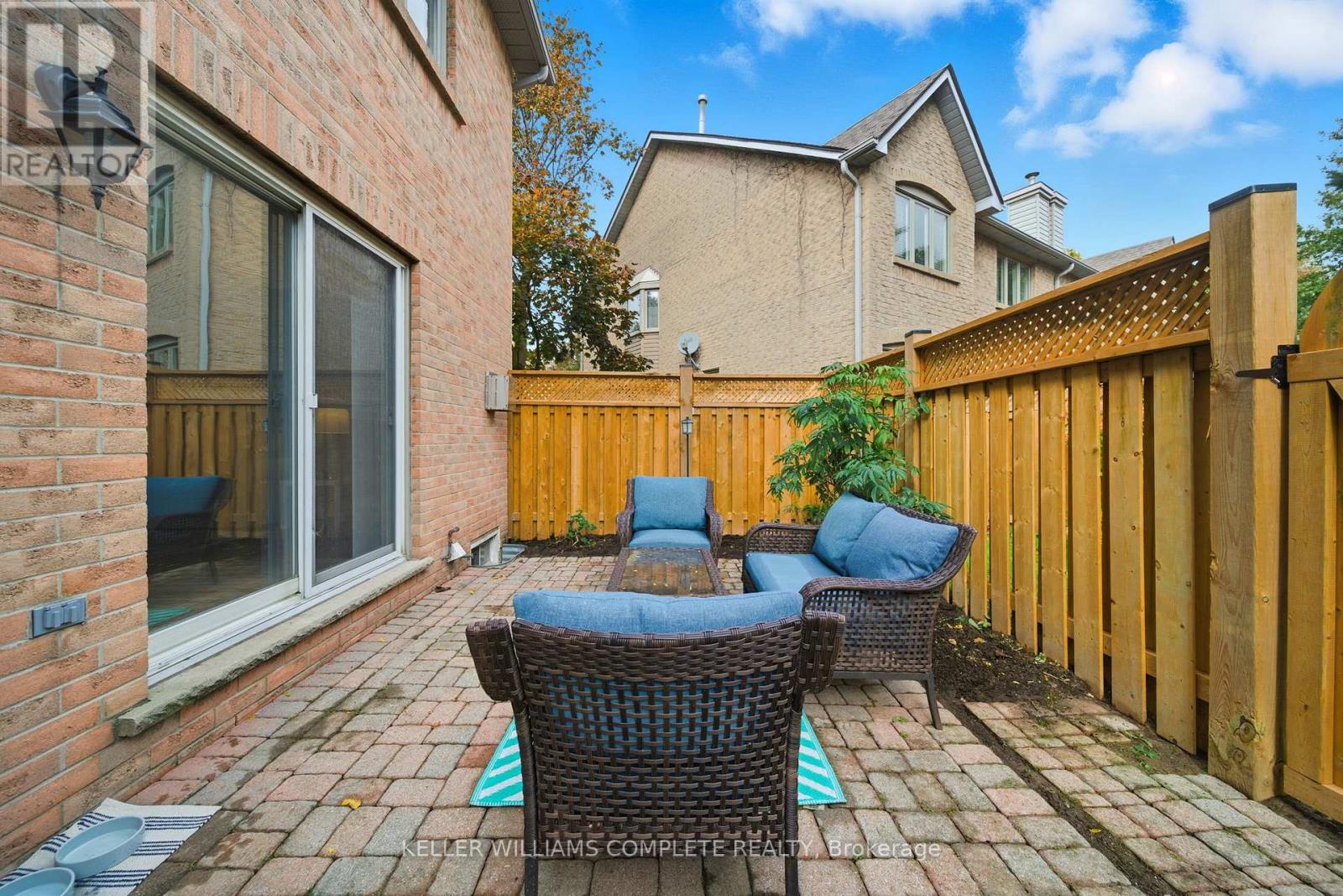 10 - 320 Hamilton Drive, Hamilton, Ontario  L9G 4W6 - Photo 23 - X12481443