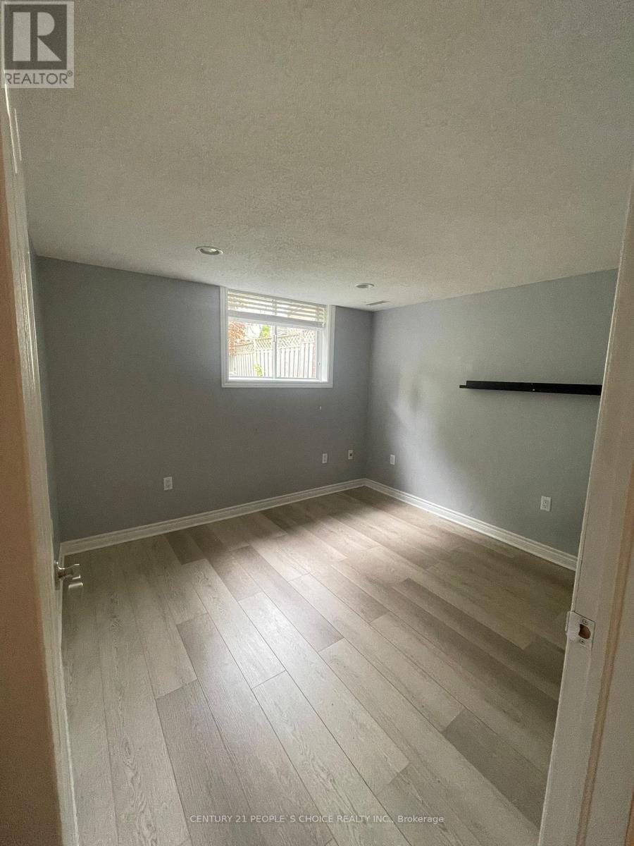 917 Lawson Road, London North, Ontario  N6G 4X4 - Photo 3 - X12481494