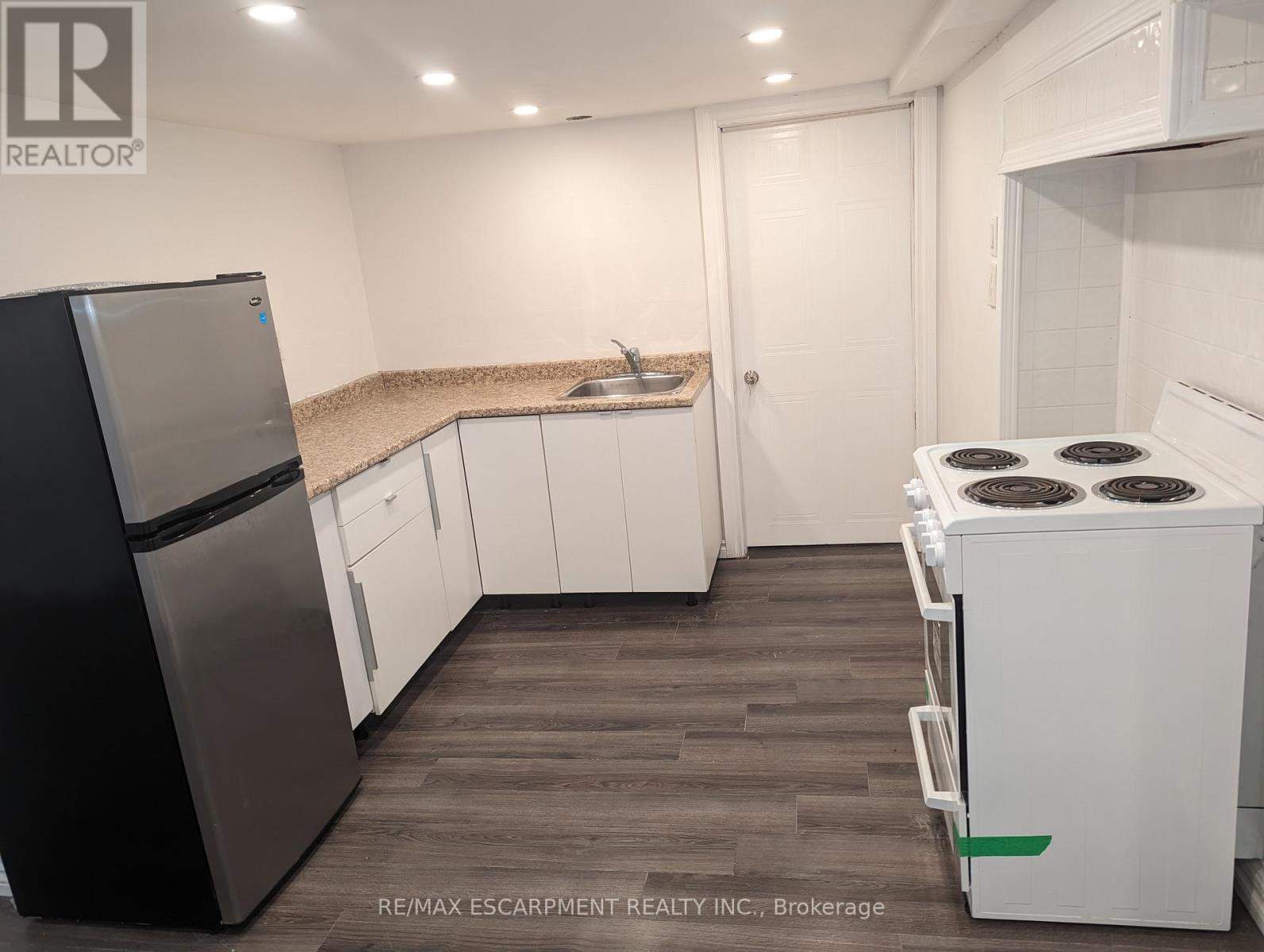 Lower - 255 Wallace Avenue S, Welland, Ontario  N0A 1L0 - Photo 6 - X12481507