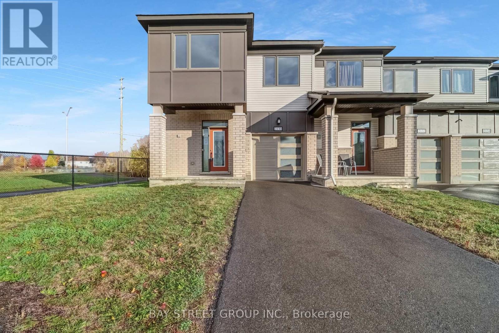 2130 Winsome Terrace, Ottawa, Ontario  K5A 5N1 - Photo 3 - X12481518