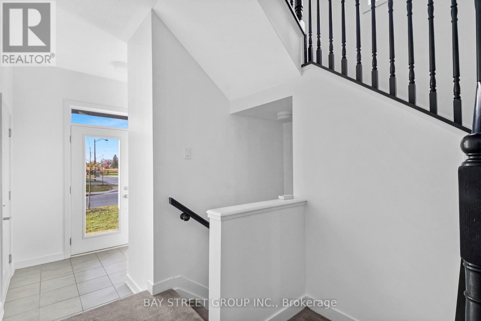 2130 Winsome Terrace, Ottawa, Ontario  K5A 5N1 - Photo 4 - X12481518
