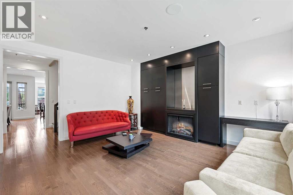 Property at 606 Aspen Meadows Hill SW image 4