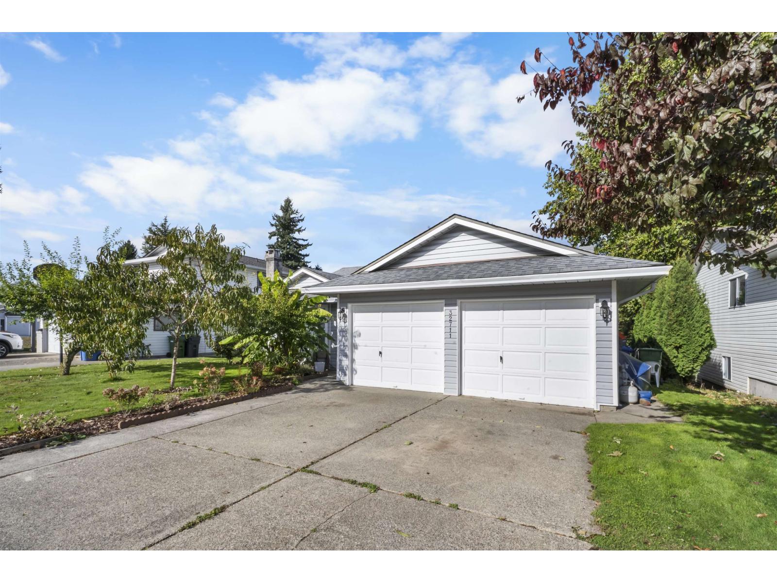 32711 Haida Drive, Abbotsford, British Columbia  V2T 4Z6 - Photo 3 - R3060896