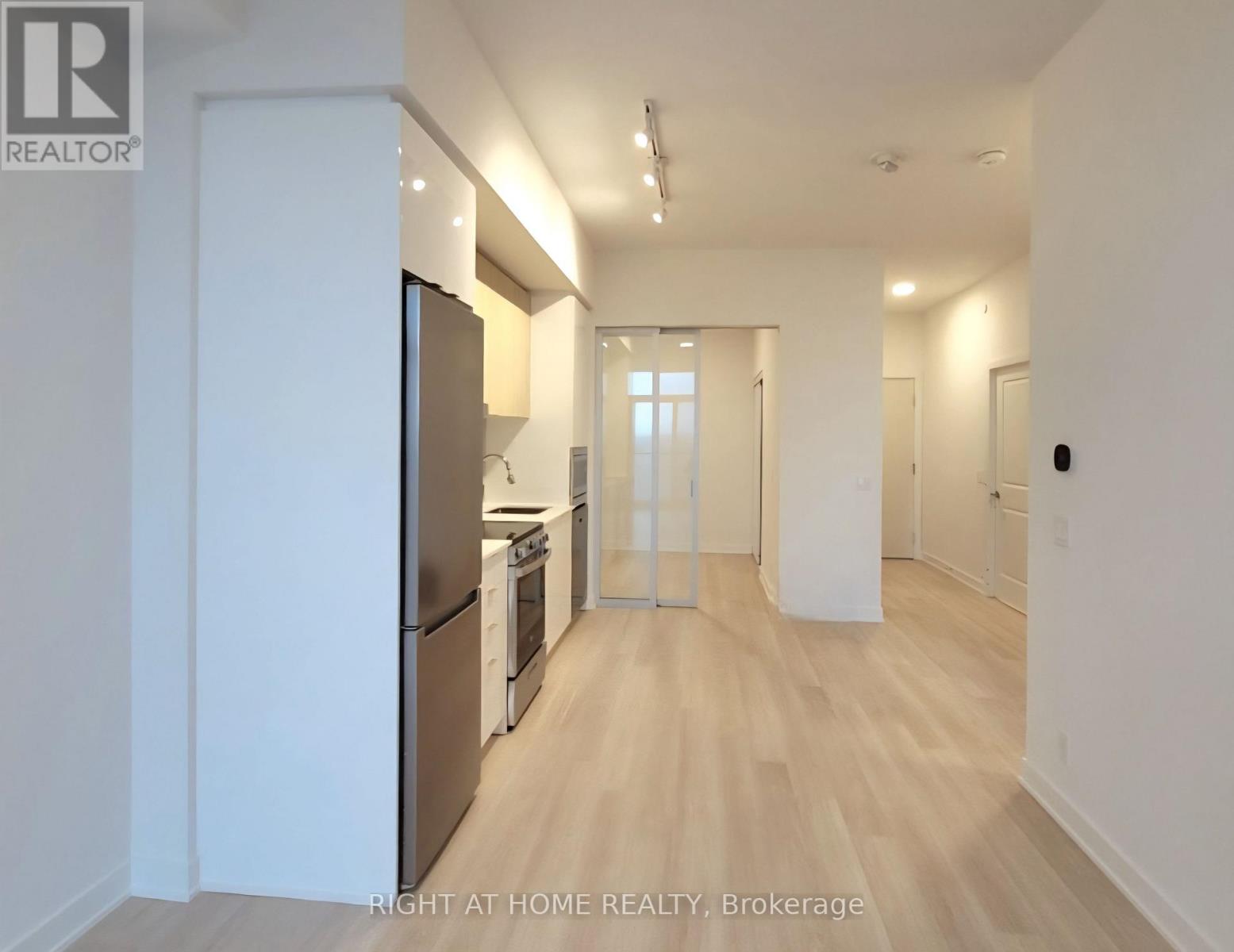B-2209 - 50 Upper Mall Way, Vaughan, Ontario  L4J 0L8 - Photo 3 - N12481557