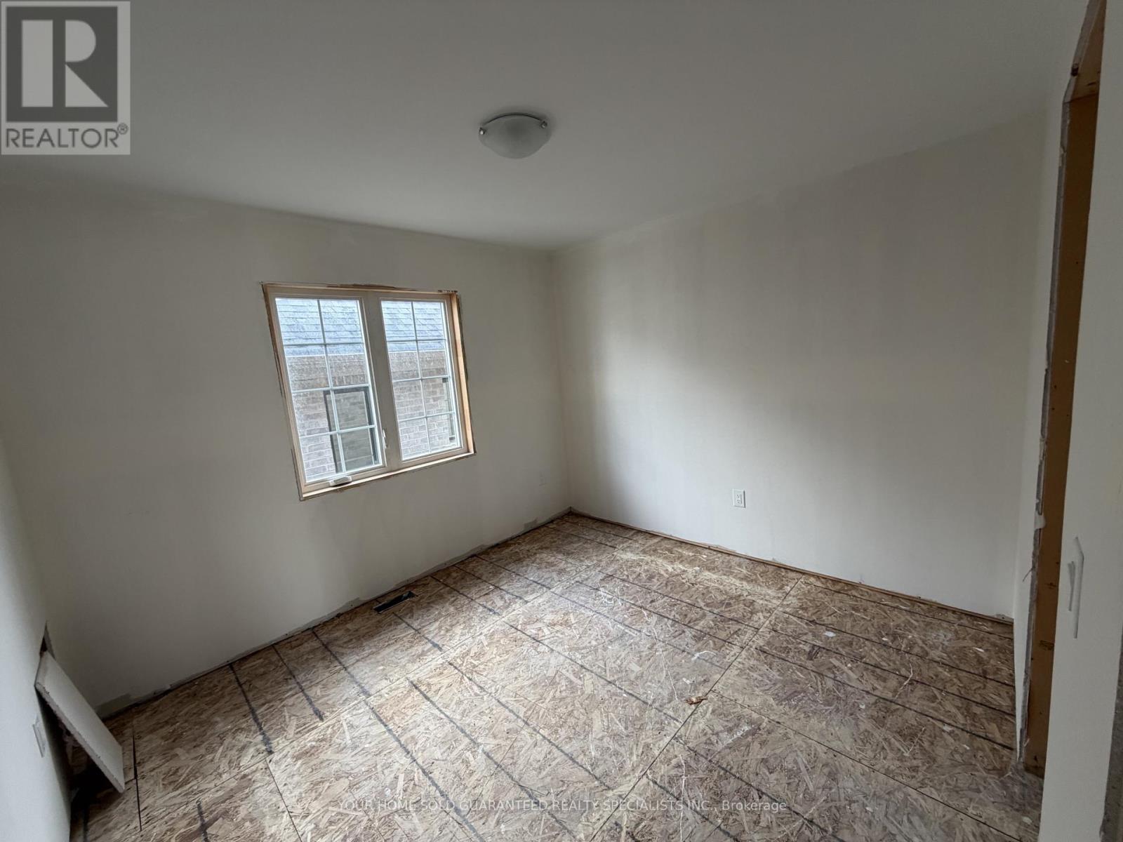 95 Calypso Avenue, Springwater, Ontario  L0L 1Y3 - Photo 12 - S12481546