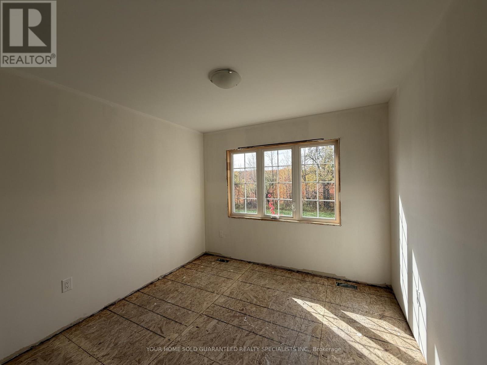 95 Calypso Avenue, Springwater, Ontario  L0L 1Y3 - Photo 13 - S12481546