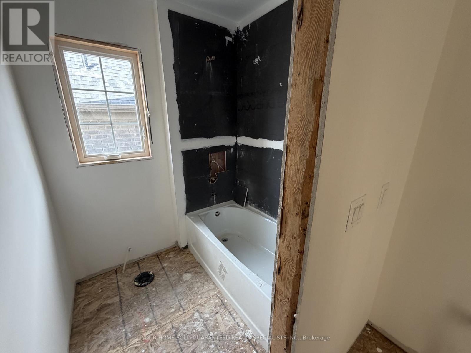 95 Calypso Avenue, Springwater, Ontario  L0L 1Y3 - Photo 15 - S12481546