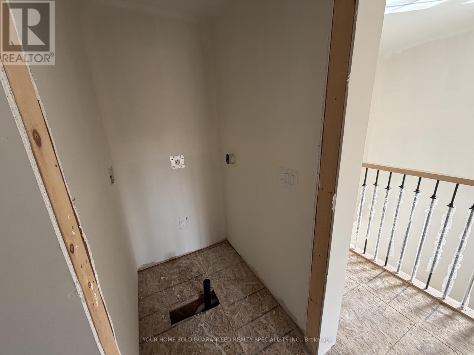 95 Calypso Avenue, Springwater, Ontario  L0L 1Y3 - Photo 9 - S12481546