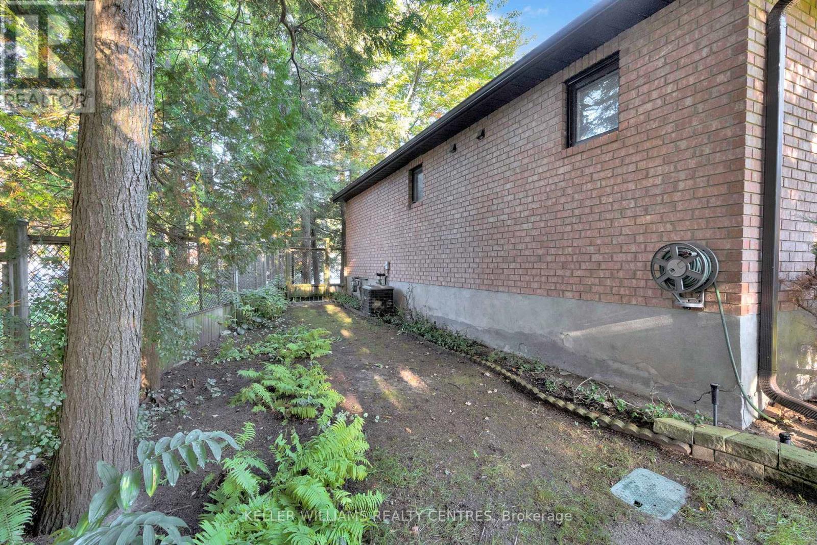 11 Birchmount Circle, Wasaga Beach, Ontario  L9Z 1H8 - Photo 12 - S12481555