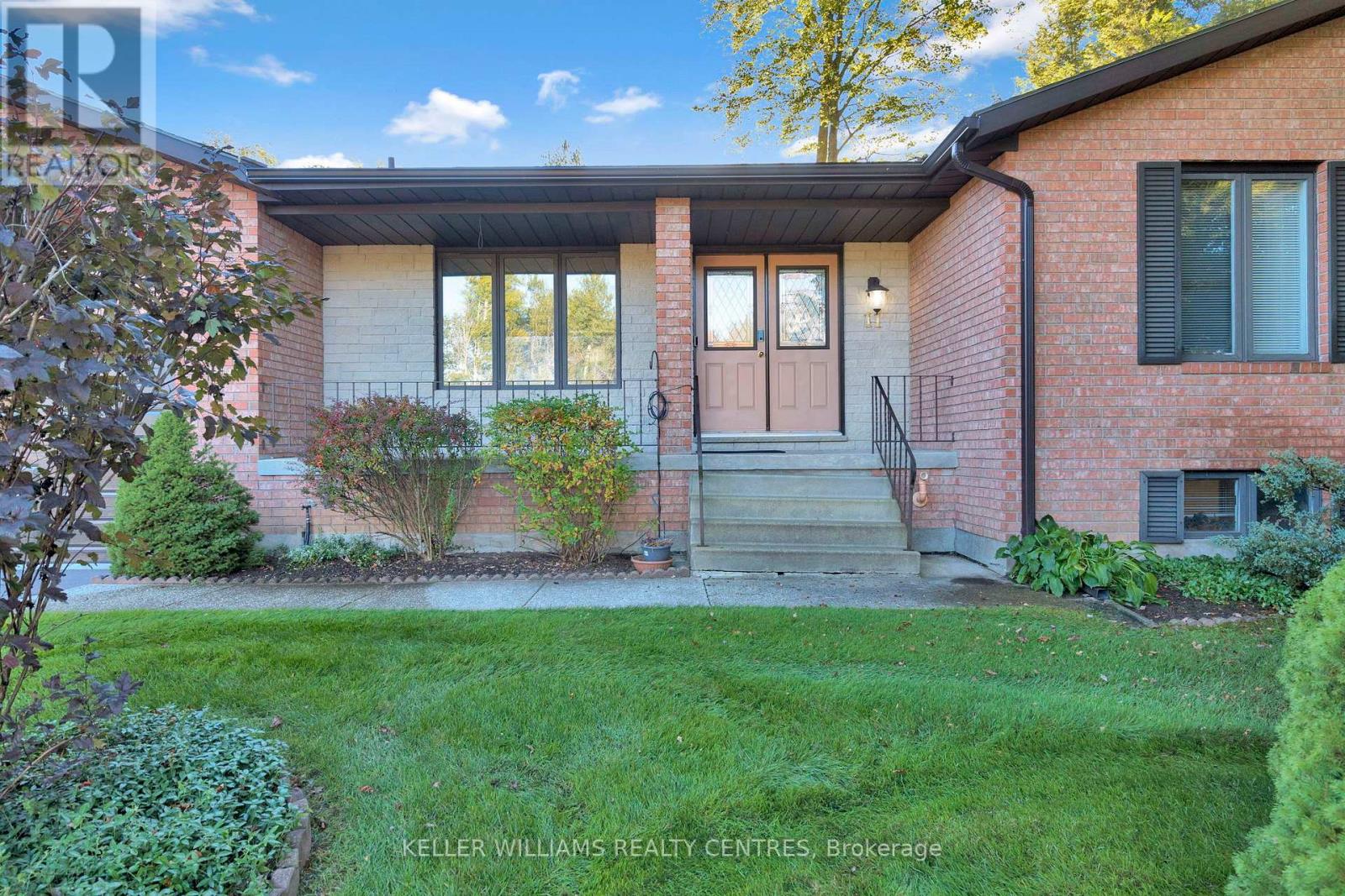11 Birchmount Circle, Wasaga Beach, Ontario  L9Z 1H8 - Photo 2 - S12481555