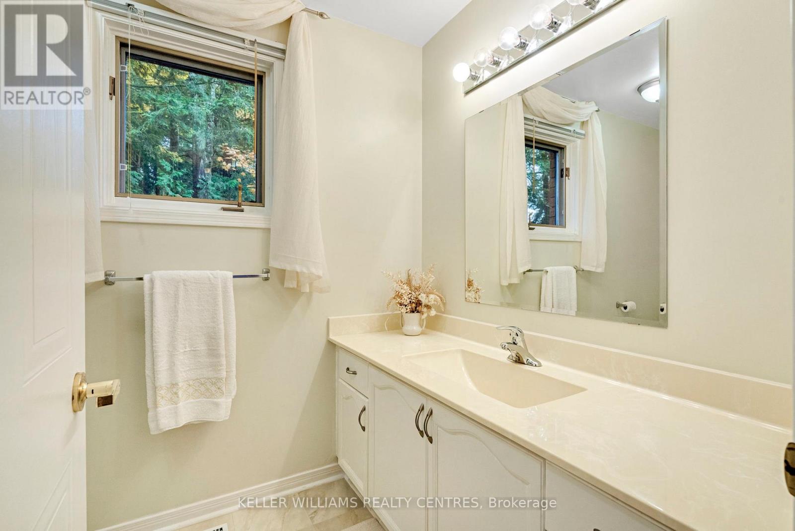 11 Birchmount Circle, Wasaga Beach, Ontario  L9Z 1H8 - Photo 34 - S12481555