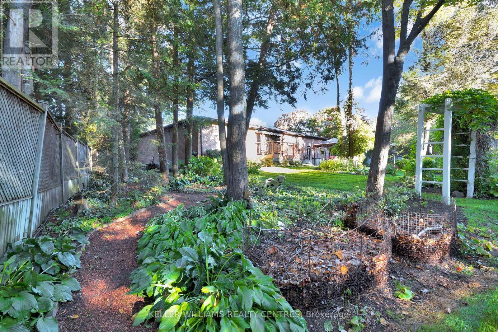 11 Birchmount Circle, Wasaga Beach, Ontario  L9Z 1H8 - Photo 8 - S12481555
