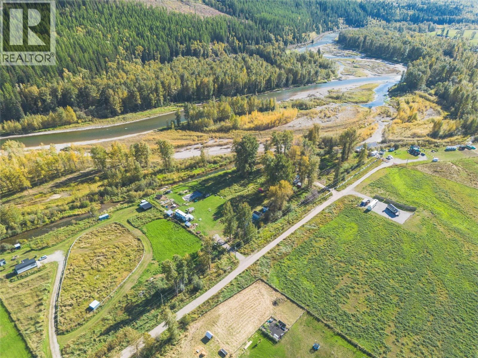 7065 Stubbs Road, Fernie, British Columbia  V0B 1M5 - Photo 3 - 10366638